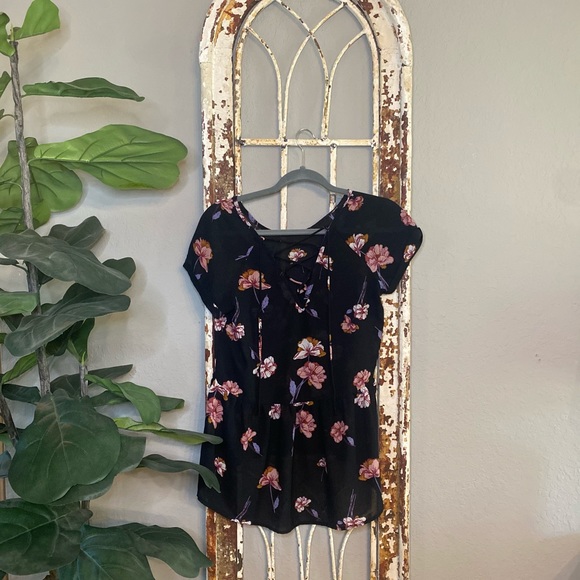 High Low Top w/ Corset Back - Picture 2 of 2